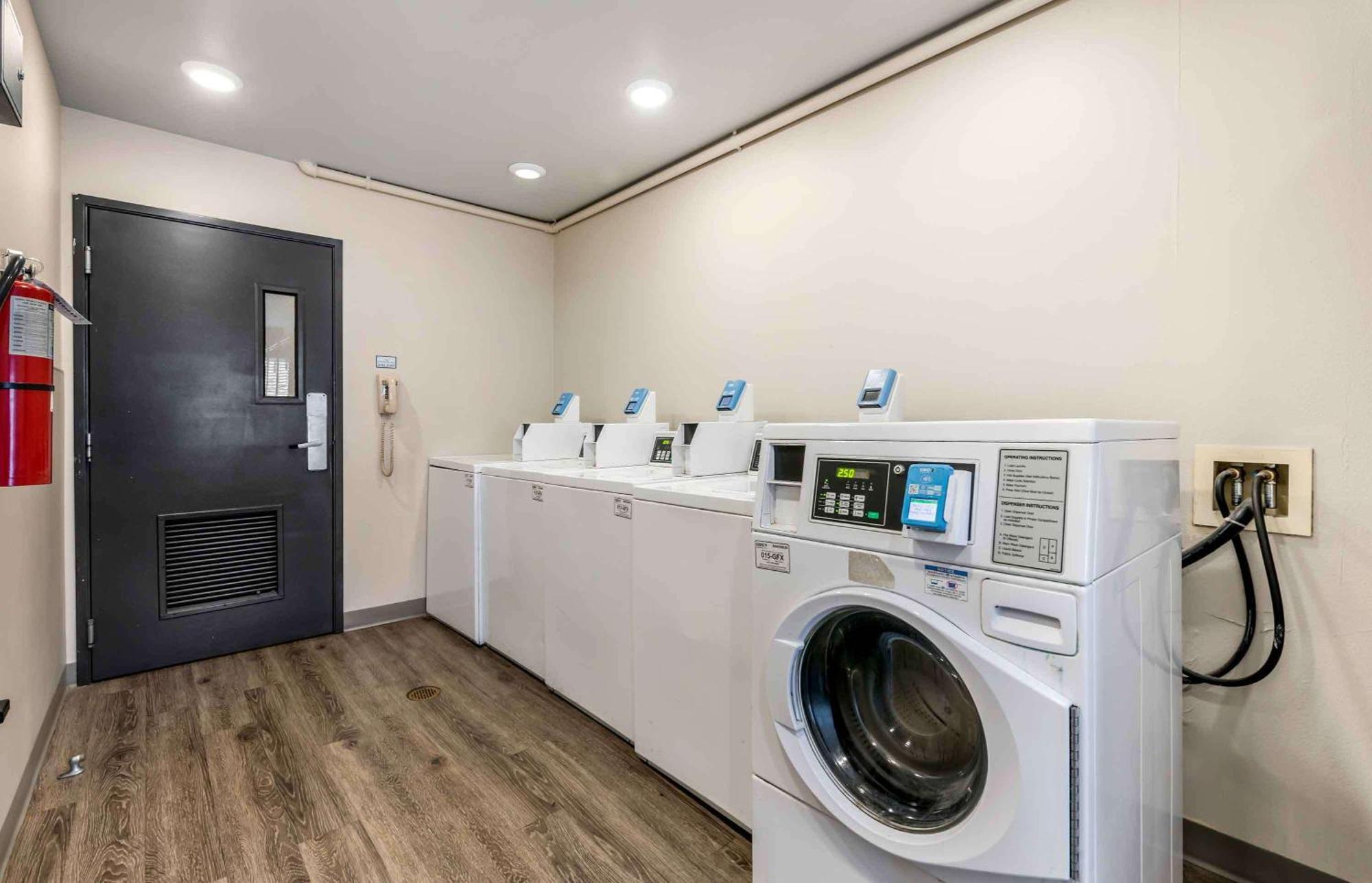 Extended Stay America Select Suites - Orlando - East Екстериор снимка