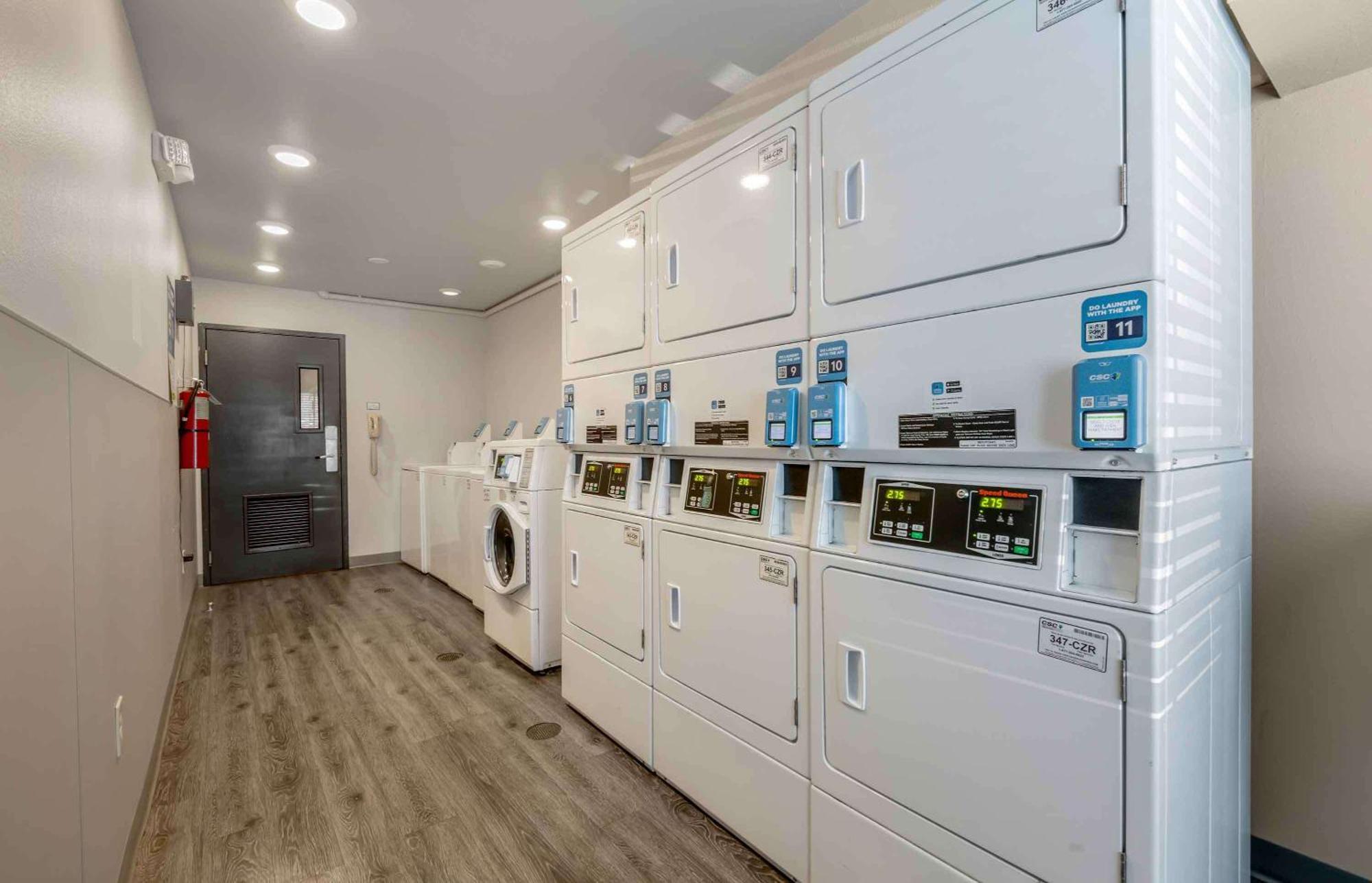 Extended Stay America Select Suites - Orlando - East Екстериор снимка
