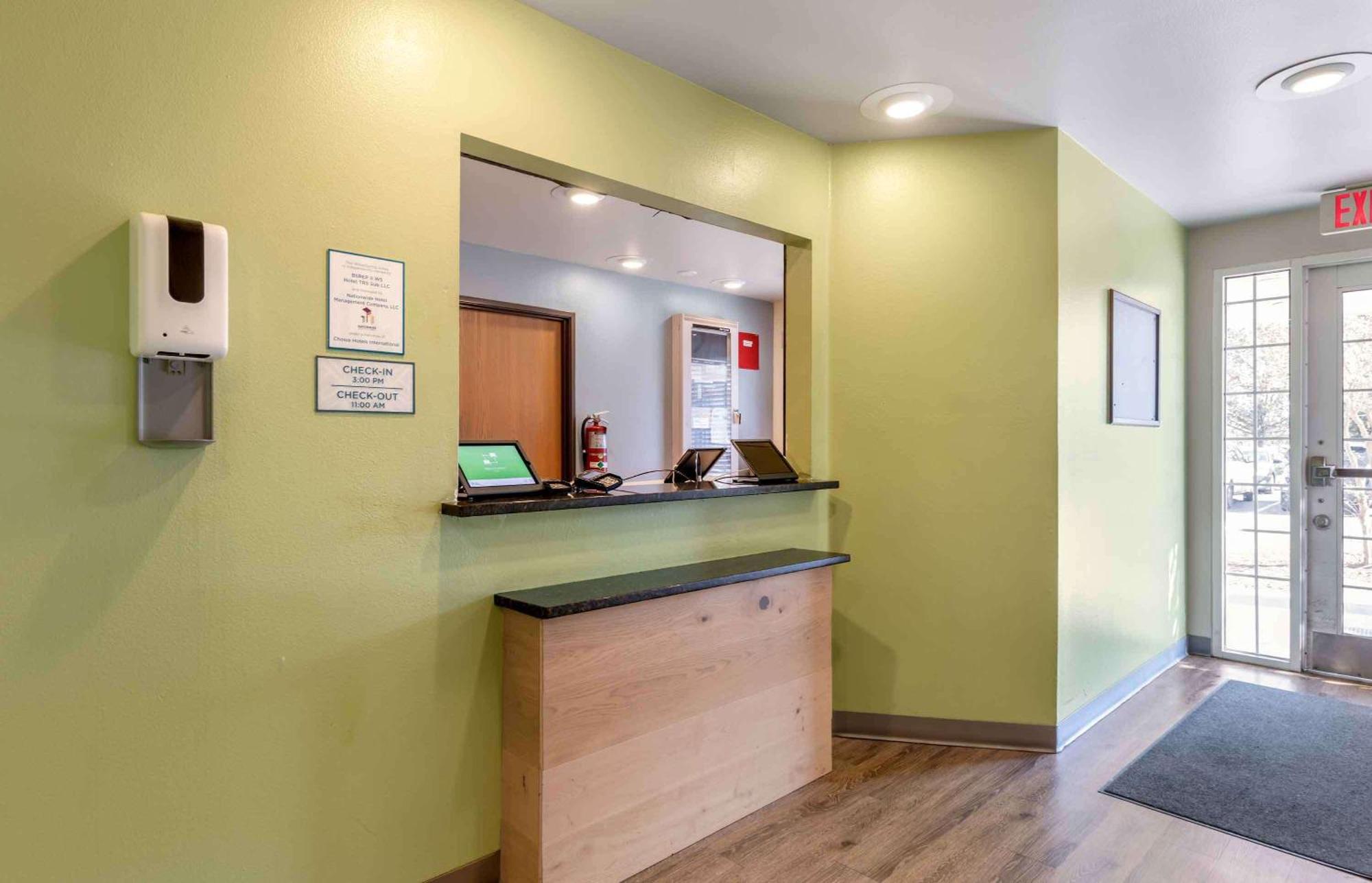 Extended Stay America Select Suites - Orlando - East Екстериор снимка